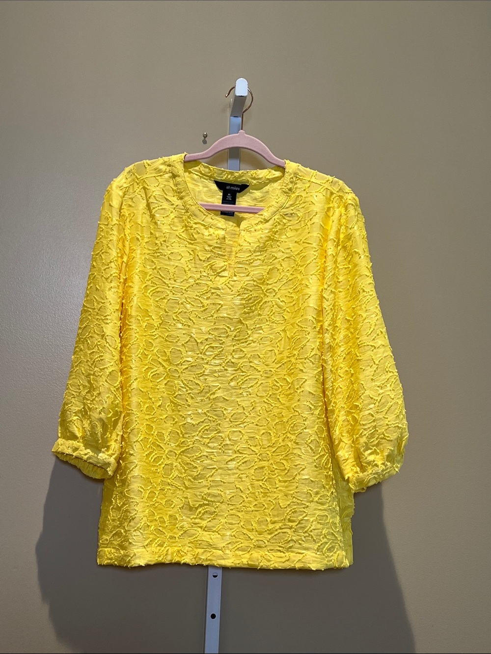 Ali Miles Bright Yellow Lace Puff-Sleeve Blouse